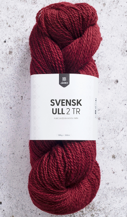 Garnet Svensk Ull 2-trådig i kulören Cranberry Red, lingonröd/mörkröd