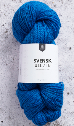 Garnet Svensk Ull 2-trådig i kulören Electric Blue, klarblå