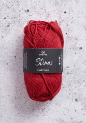 Garnet Stina, kammad bomull, i färgen Christmas Red, röd.